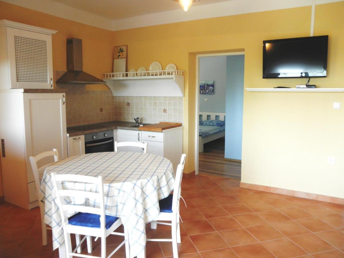 Apartments Villa Kristina Supetarska Draga Dış mekan fotoğraf
