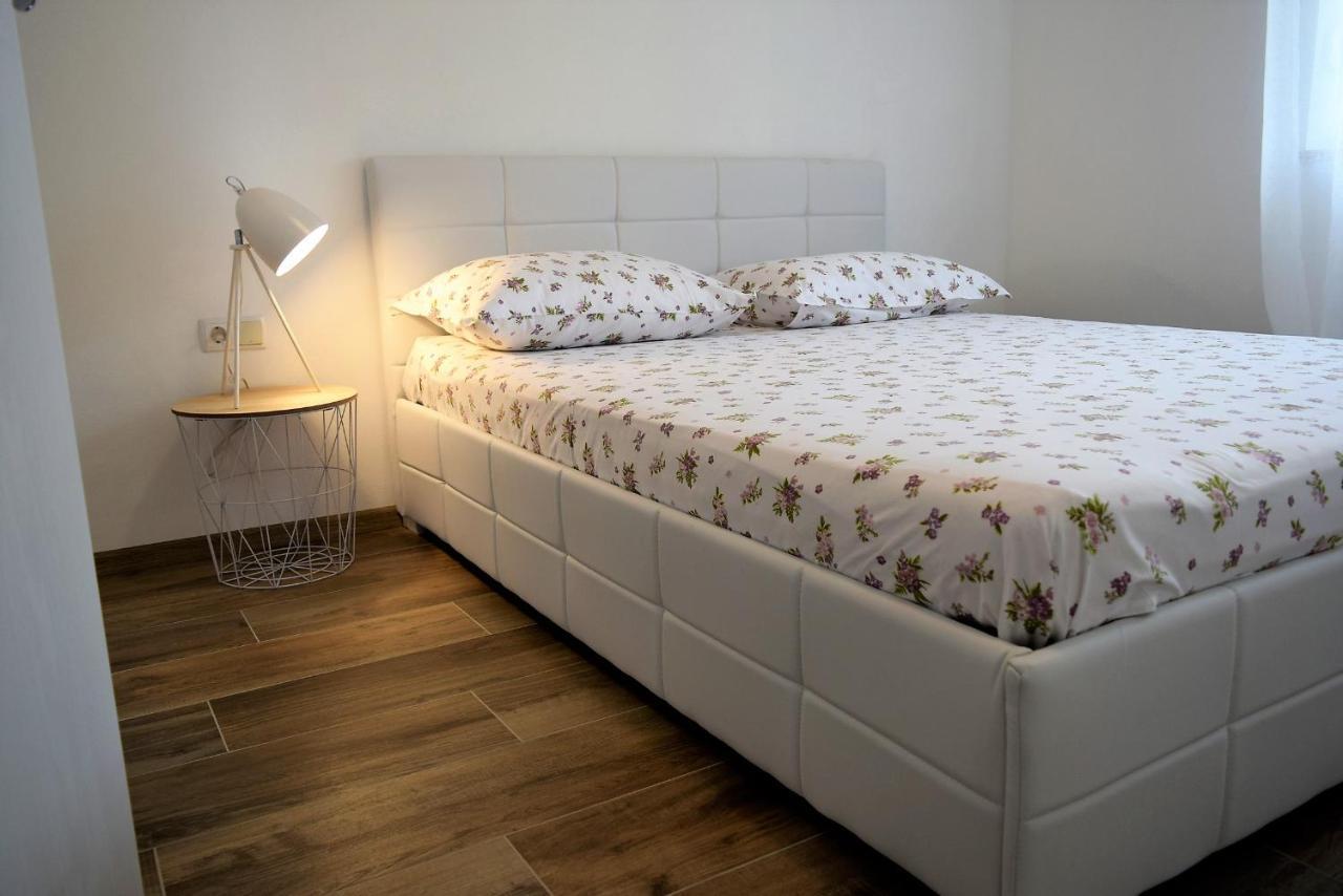 Apartments Villa Kristina Supetarska Draga Dış mekan fotoğraf